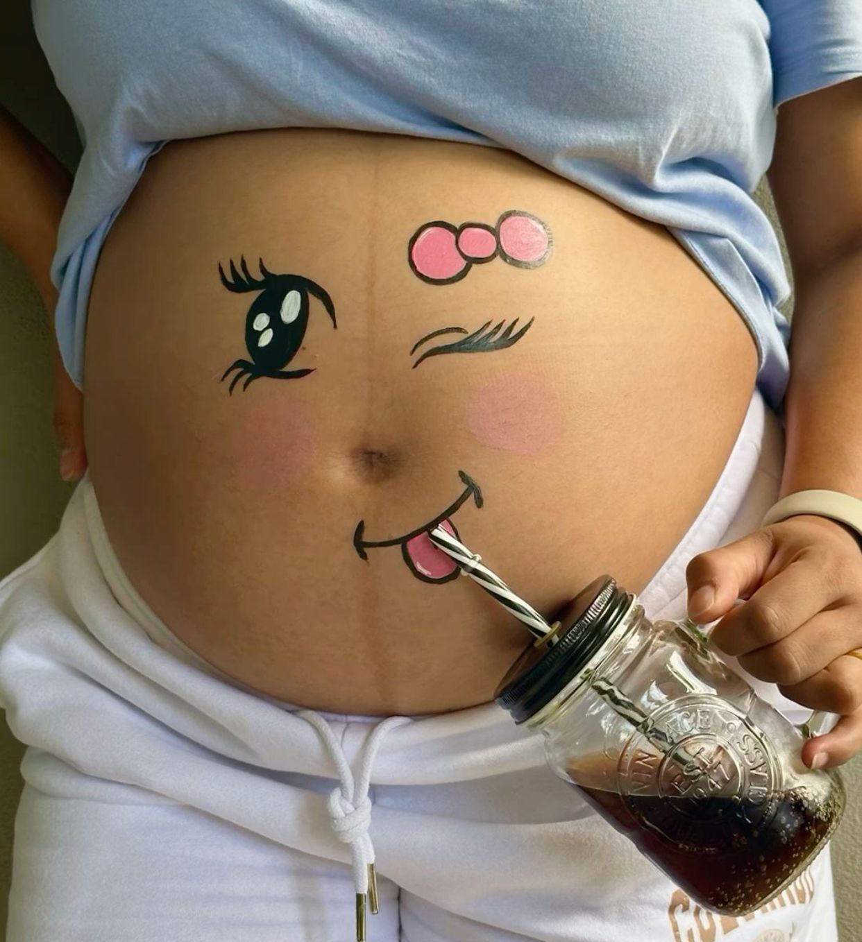 Çfarë?! Bebi mund të "shijoka" që në bark ushqimin që konsumon nëna?