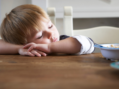 A duhet të këmbëngul që fëmija im të hajë mëngjes?