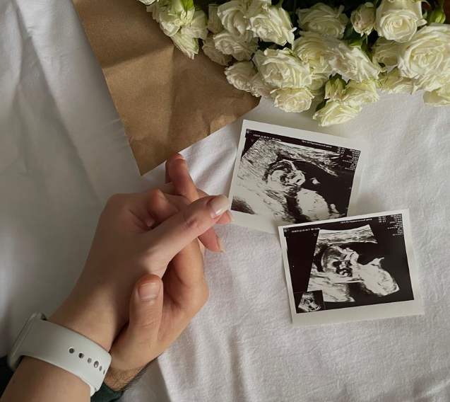 10 ide të bukura për të dhënë lajmin se jeni shtatzënë <3