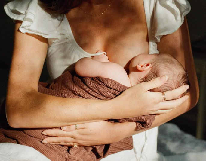 A të ndihmon gjidhënia të humbësh peshë?