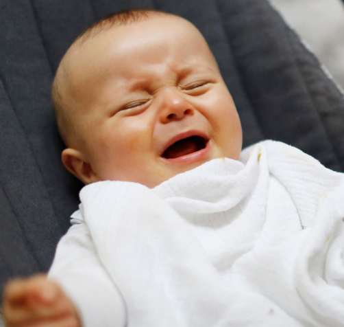 7 arsyet më të zakonshme pse foshnjat qajnë