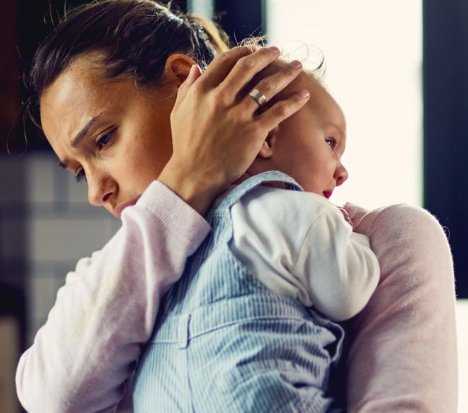 Si të dalloni alergjinë dhe intolerancën ndaj qumështit tek bebet