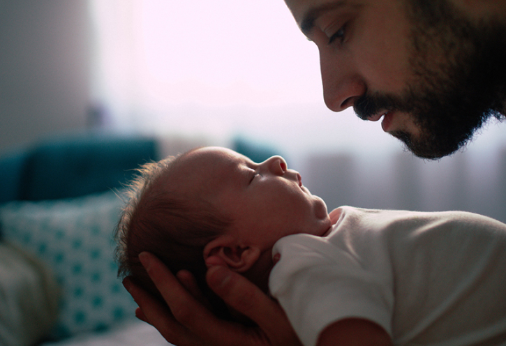 Kur mund të flejë foshnja juaj natën pa ushqyerje - dhe si ta mësoni të flejë më gjatë
