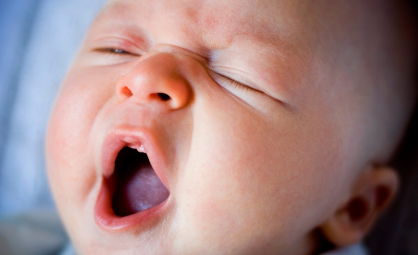 "Lidhja e buzës" te foshnjat: Pse ekspertët thonë se s’ka arsye për t’u shqetësuar