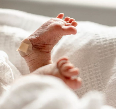 Emocionet normale, por të ngatërruara, që mund të ndjeni kur foshnja juaj është në kujdesi intensiv neonatal