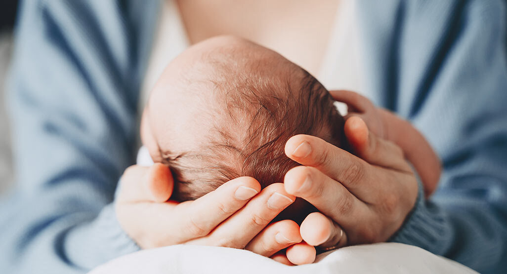 Zbuloni çfarë fshihet pas pikave të buta të kokës së foshnjës suaj