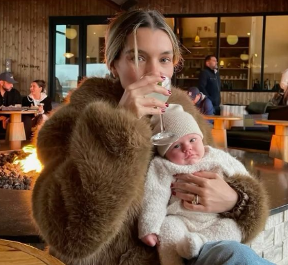 A shkaktojnë gazra te foshnja ushqimet që ha nëna që jep gji?